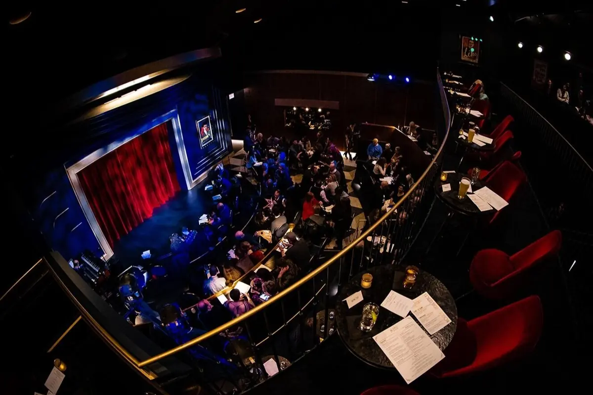 The Signature Show at Chicago Magic Lounge — A full evening of Chicago-style magic with close-up magic at your table, followed by an hour-long parlor magic show and an optional after-show.
