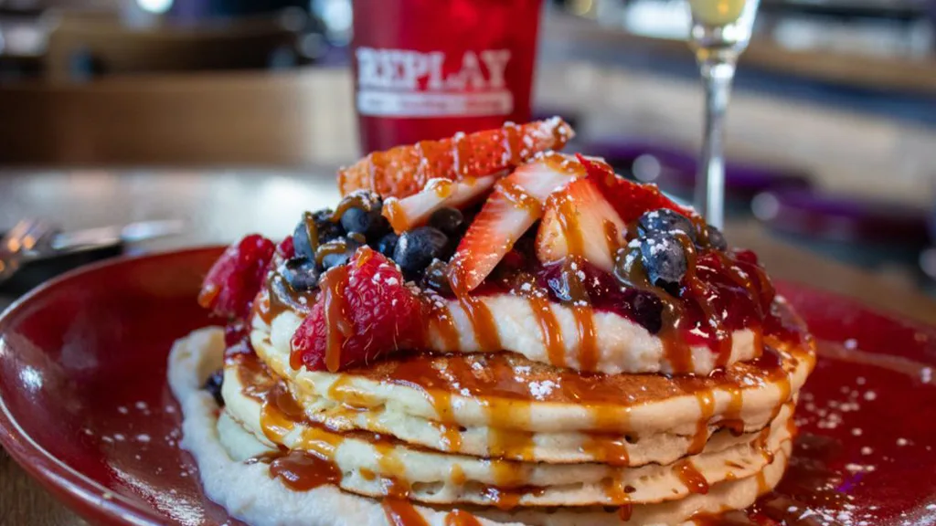 Saturday Brunch + Bubbly Happy Hour at Replay Andersonville — Weekend brunch service with champagne happy hour specials.