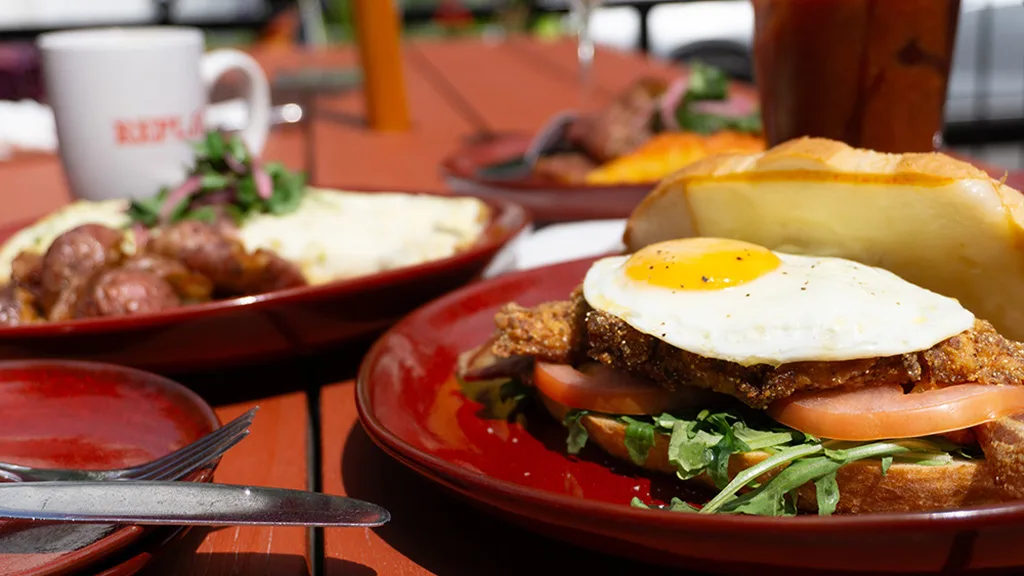 Sunday Brunch + Bubbly Happy Hour at Replay Andersonville — Weekend brunch service with champagne happy hour specials.